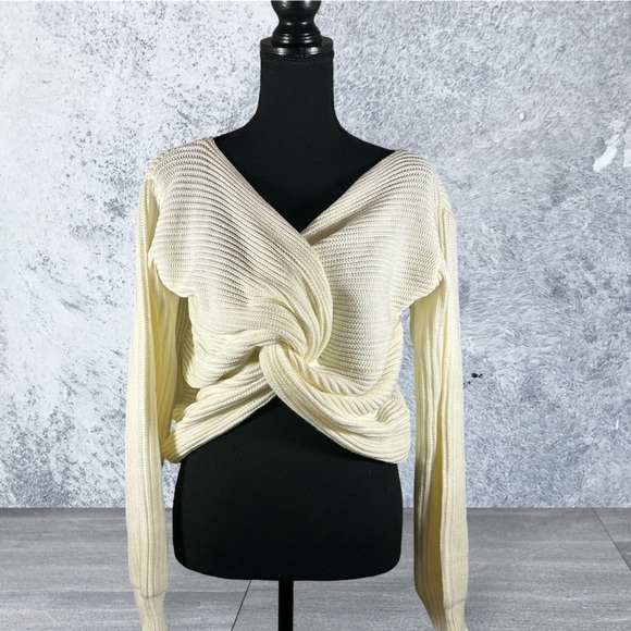 Fashion Nova Sweaters - 🌺FASHION NOVA Woman Sweater🌺